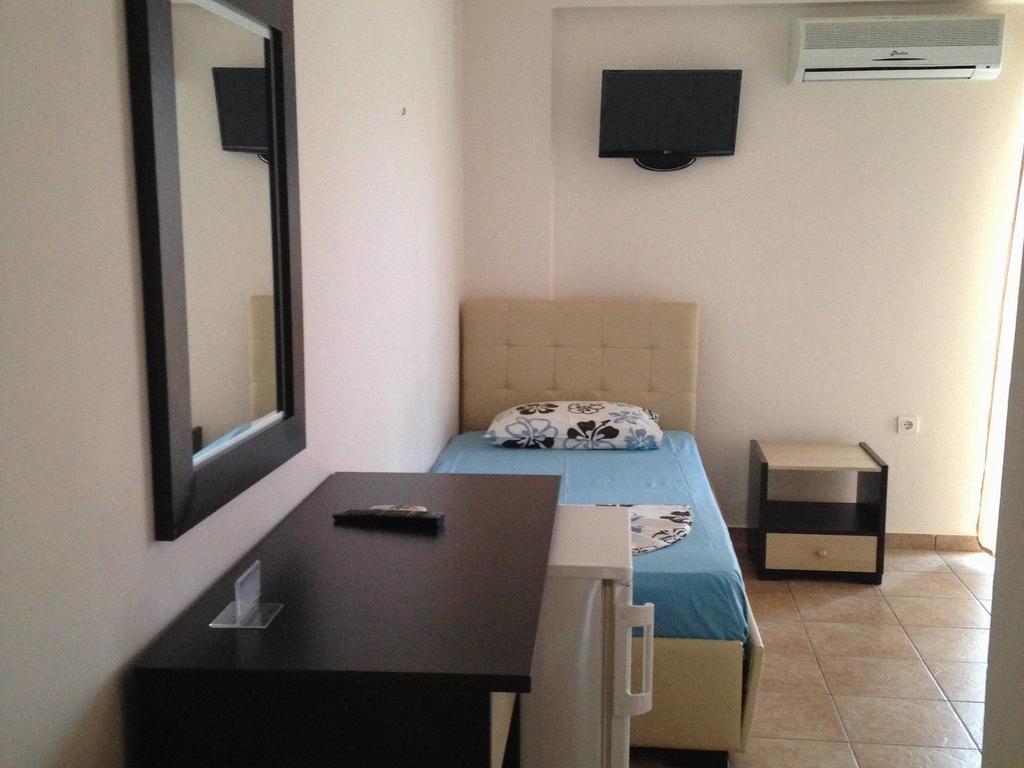 Himara Hostel *