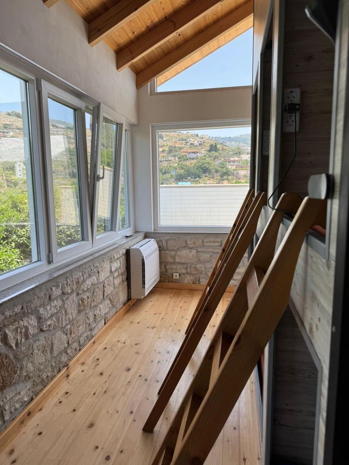 Himara Hostel * Himare