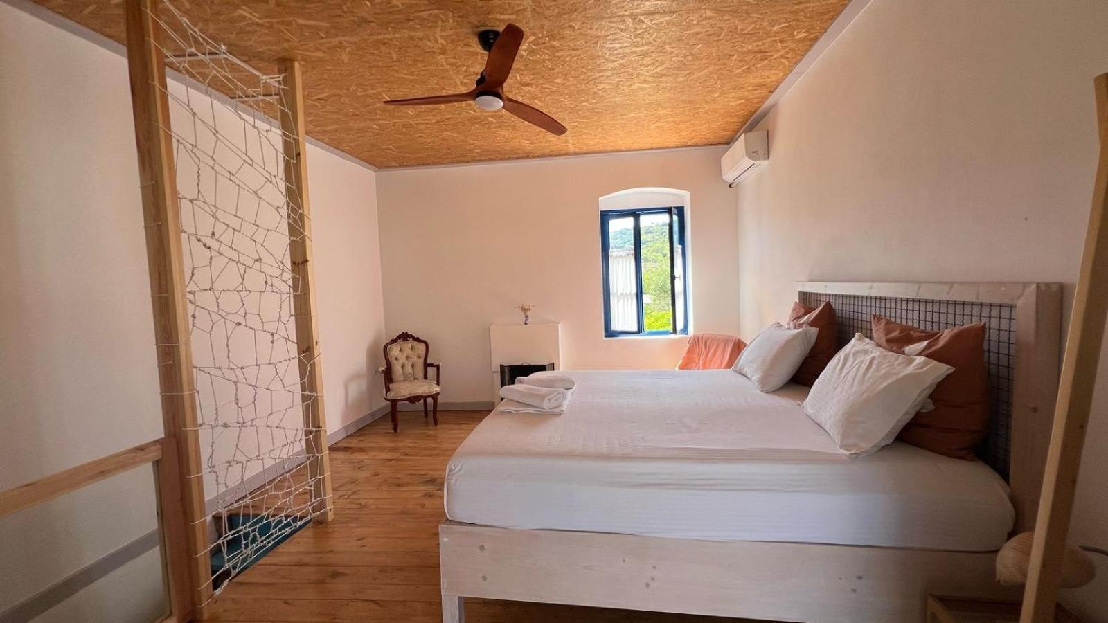 Vandrerhjem Himara Hostel *