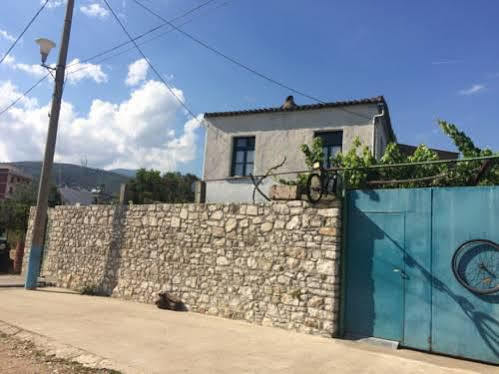 Vandrerhjem Himara Hostel *